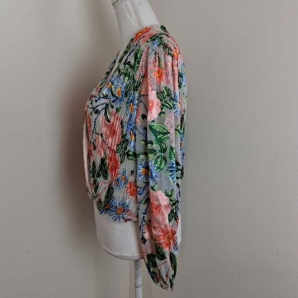 Alice and Olivia Trista Floral Burnout Crossover Top Size Medium - Picture 9 of 10